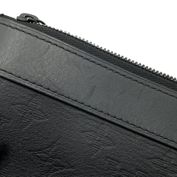 LOUIS VUITTON Pochette・Discovery Monogram Shadow Noir - Picture 8 of 16